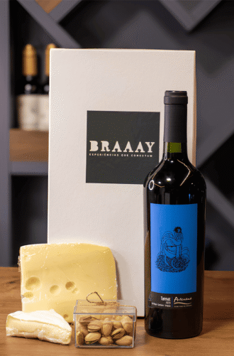Kit vinho com quejo: Tannat da Artesana com queijos Brie e Gouda + Pistache para presente